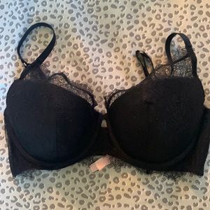 Victoria’s Secret 34DD black lined plunge bra with lace trim